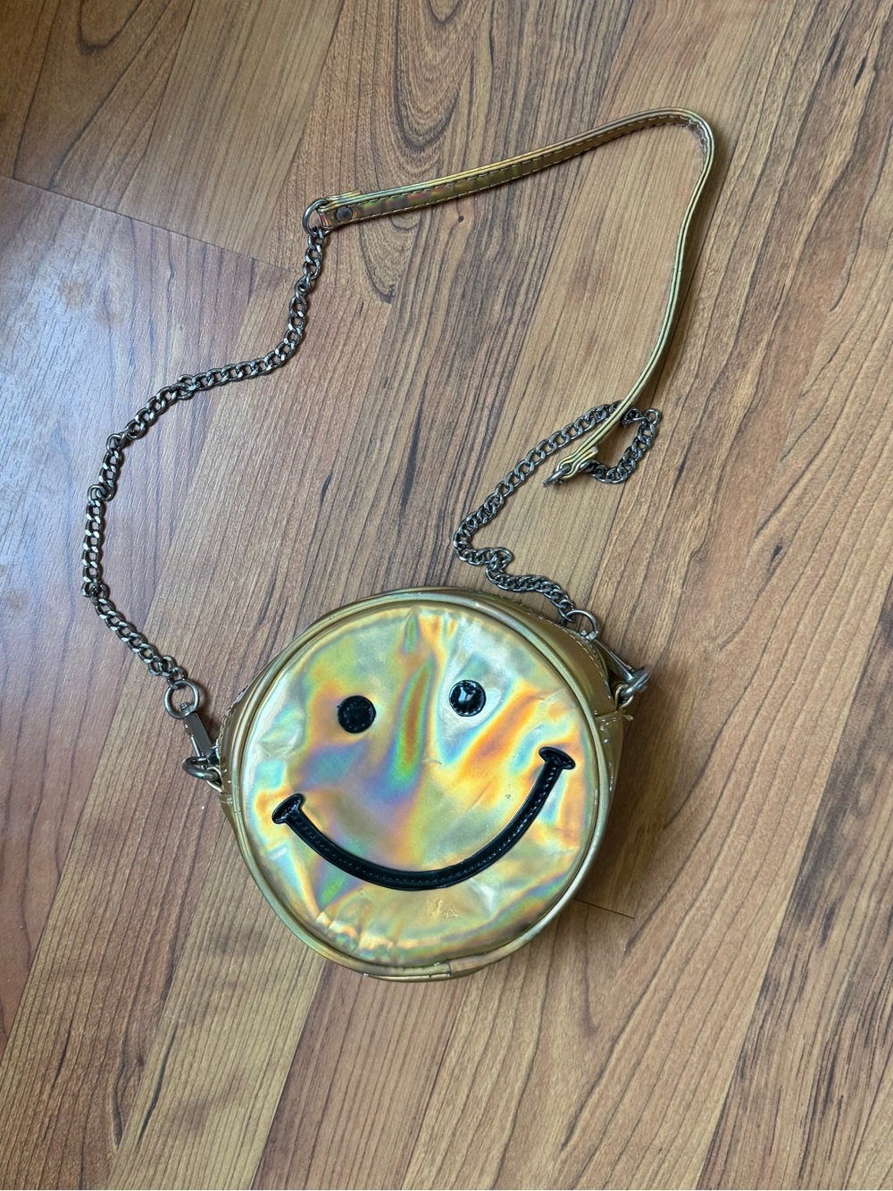 Holographic Smiley Face Crossbody Bag - Gold Chain